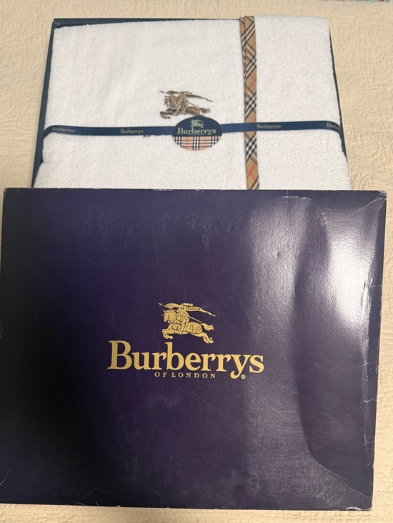 Burberry Other - Burberrys Vintage White XL 💯 Cotton Towel with Signature Check Trim! NWB
